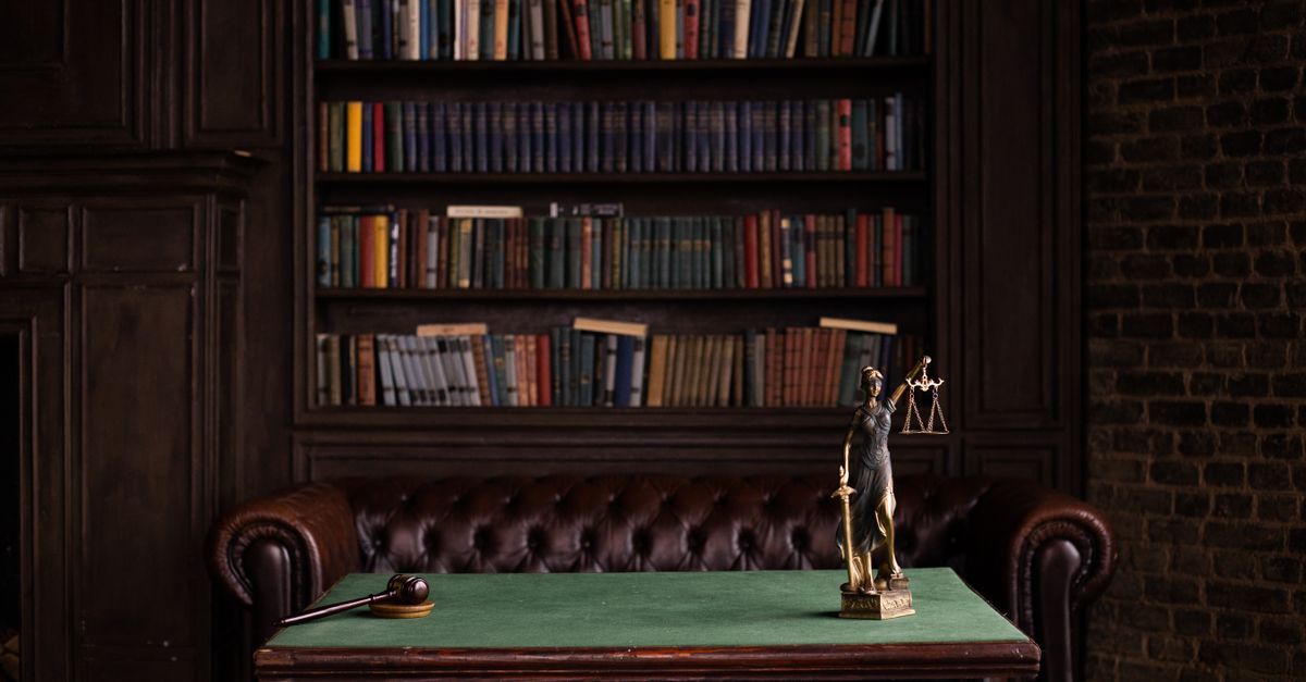 LLB (Hons) Law (with International Relations)